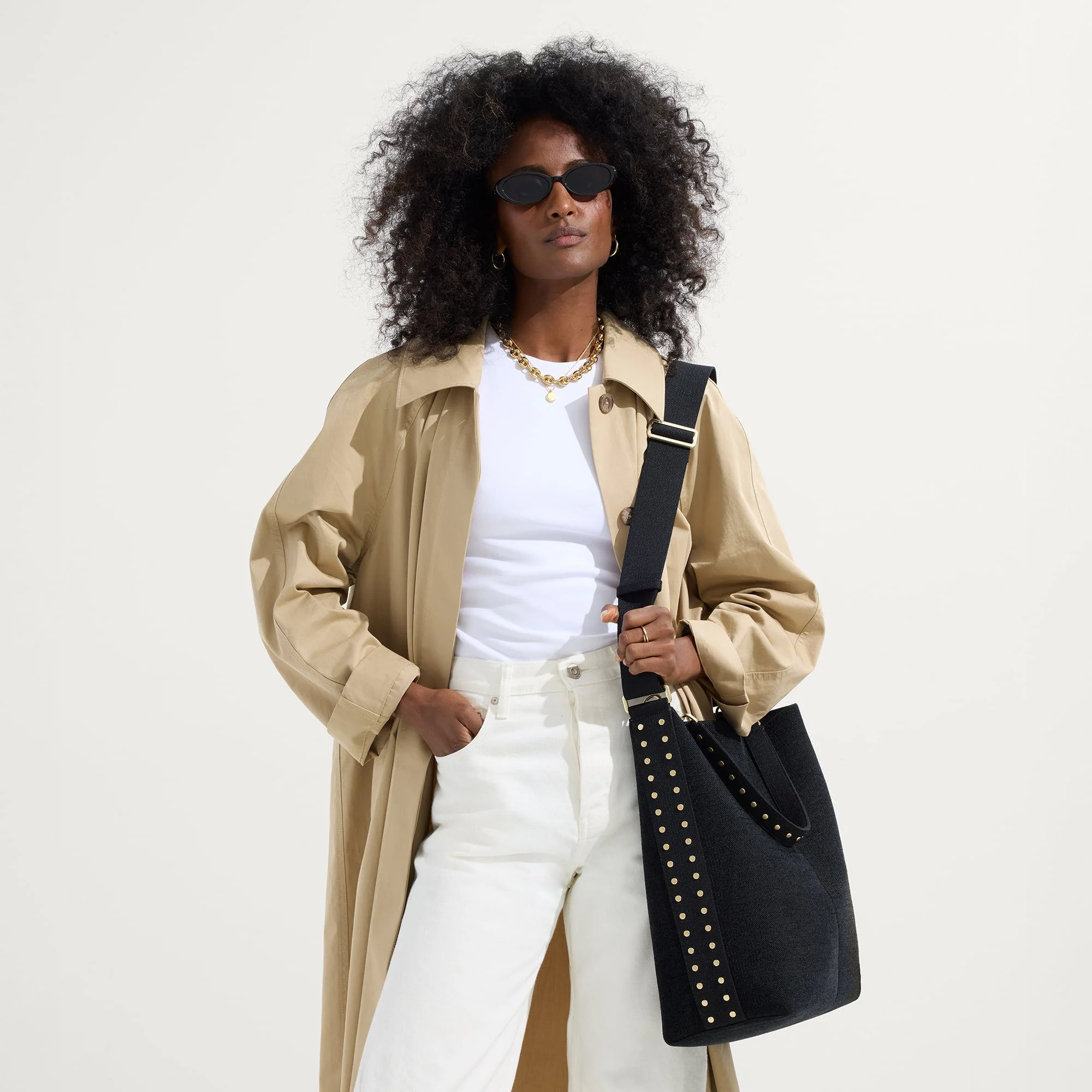 The ReVelvet™ Bucket Bag - ReVelvet™ Black - Image 4