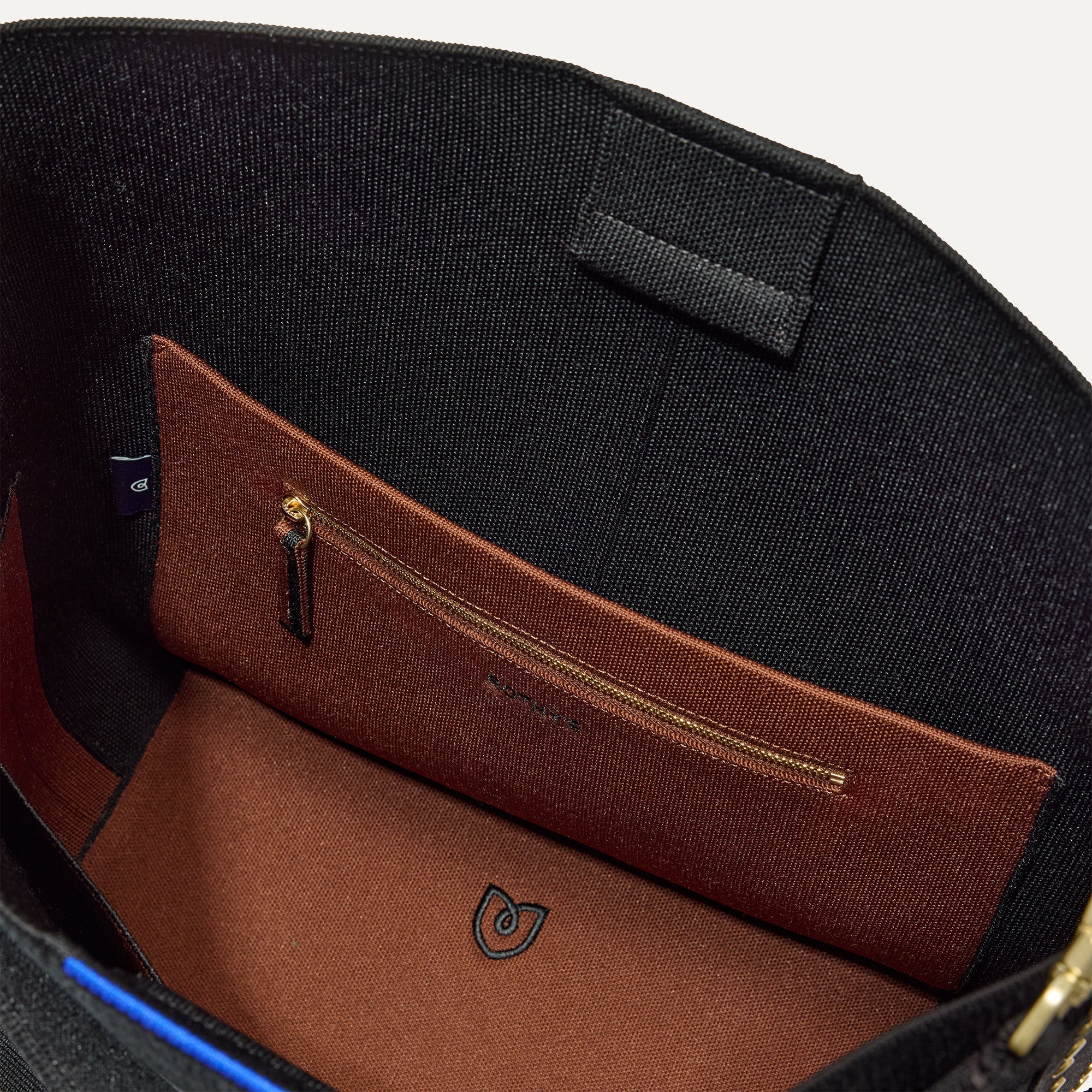 The ReVelvet™ Bucket Bag - ReVelvet™ Black - Image 8