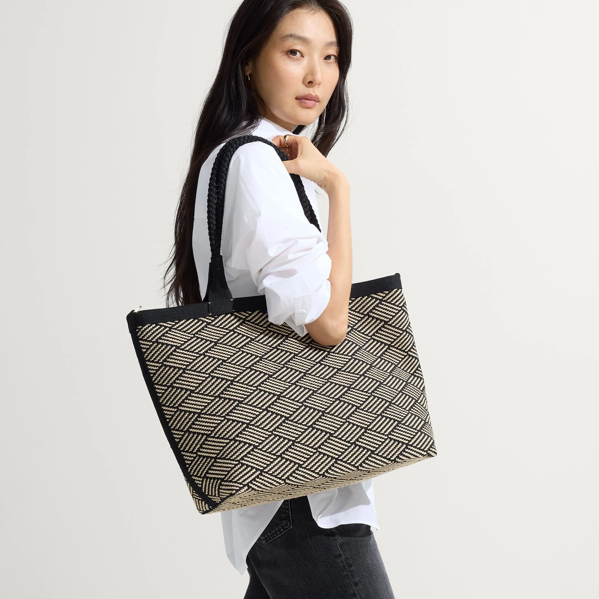 The Lightweight Zip Tote - Polar Zig Zag - Image 3